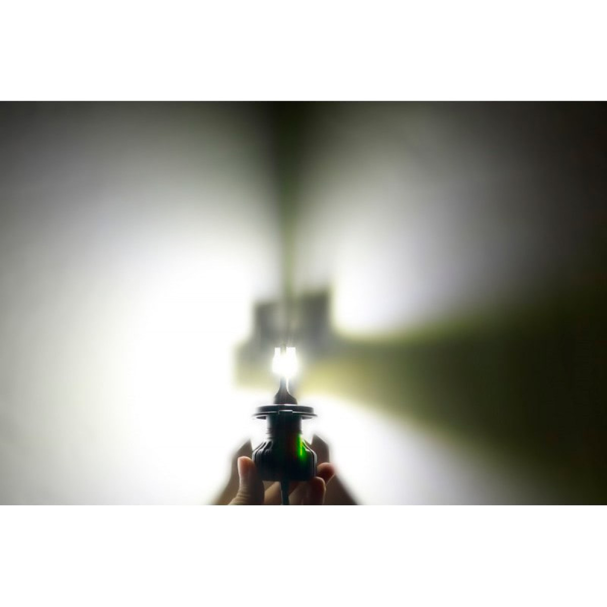 Діодна лампочка для авто H4 Carlamp LED Night Vision Gen2 5000lm 9-16V 50W 5500K комплект 2шт